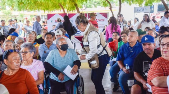 Cumplen con la caravana del Bienestar al llegar a Álamos Country; vecinos piden alumbrado y mayor limpieza