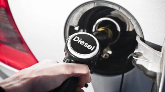 Sector gasolinero y gobierno acuerdan poner ‘tope’ al precio del diésel; refrendan compromiso sobre la gasolina regular