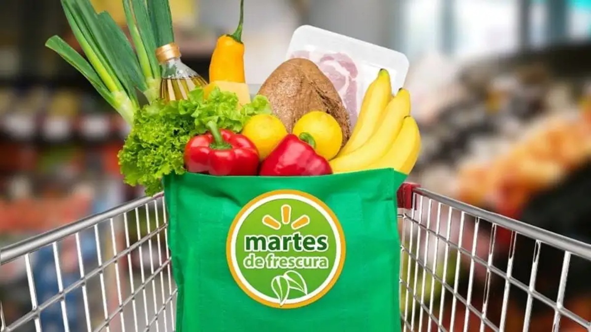 Carrito del super con frutas y verduras de Walmart