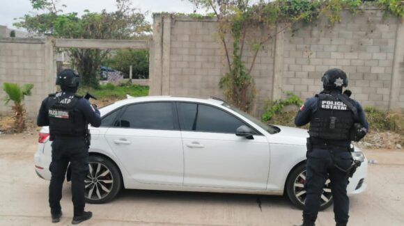 ¡Se lo acababan de robar! Recuperan auto de lujo en Alturas del Sur, en Culiacán Sinaloa; los responsables huyeron