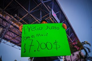 Productores en caseta de Costa Rica