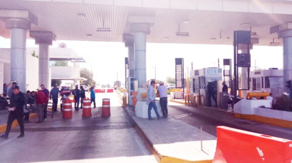 Hay más de 300 productores para el bloqueo de la caseta de Cuatro Caminos en Guasave, Sinaloa