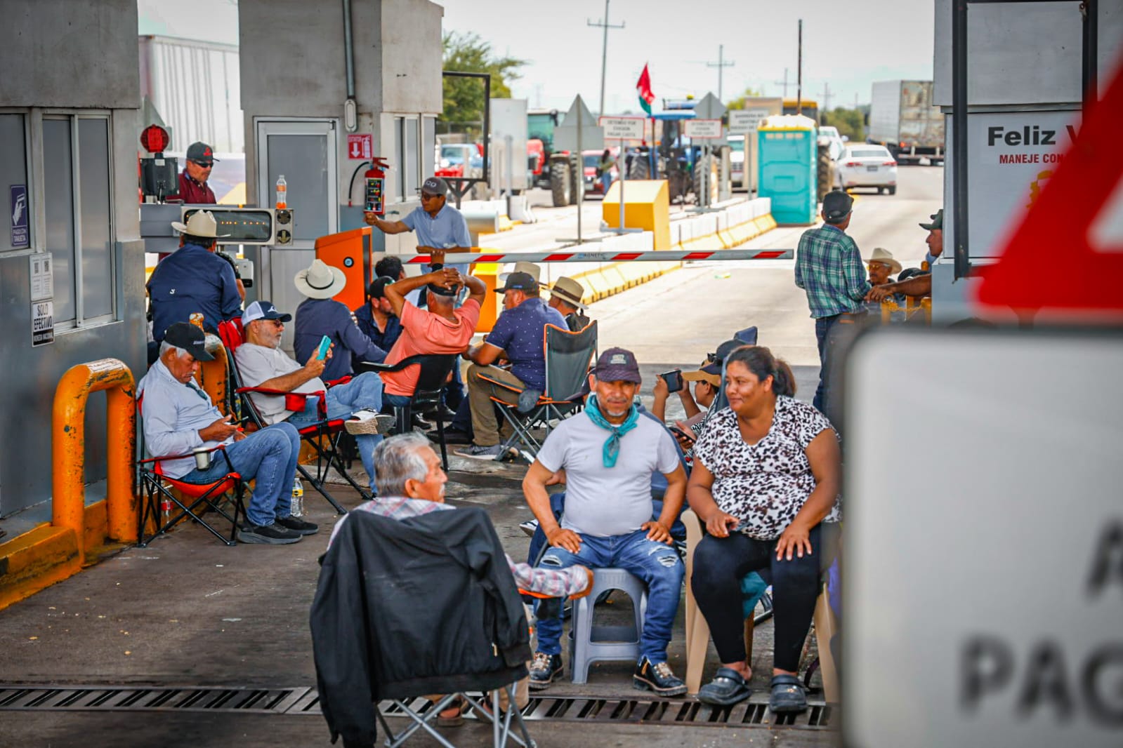 Productores en caseta El Pisal