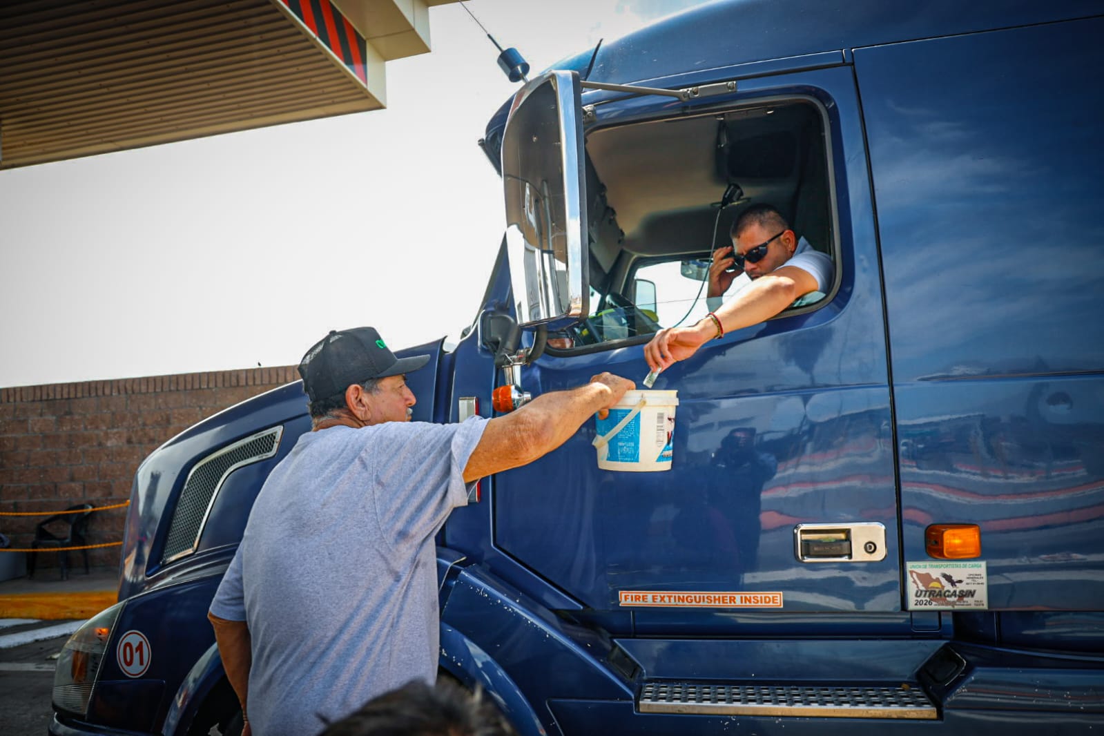 Productores en caseta El Pisal