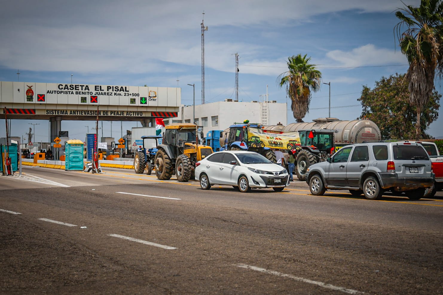 Productores en caseta El Pisal