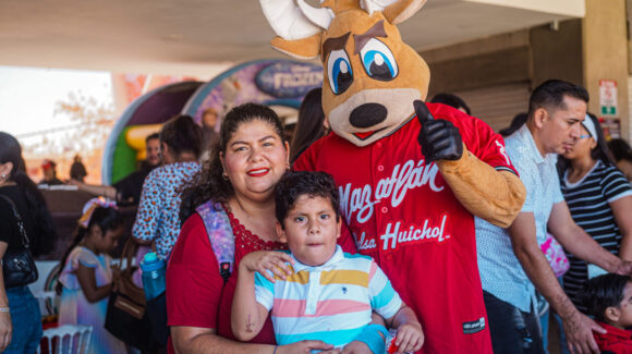 Llenan el Estadio Teodoro Mariscal de Mazatlán, Sinaloa, de sonrisas; más de 300 niños celebran su día
