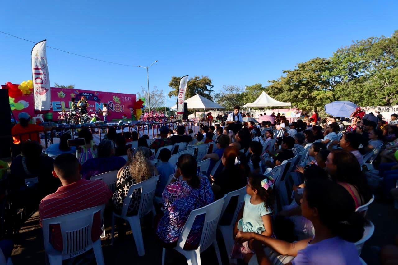 Celebran a los niños de Mazatlán en la colonia Francisco Villa