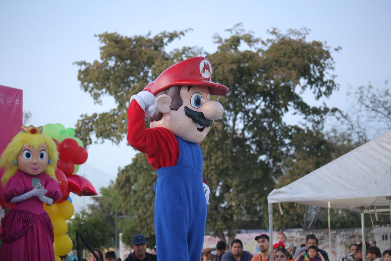 Celebran a los niños de Mazatlán en la colonia Francisco Villa