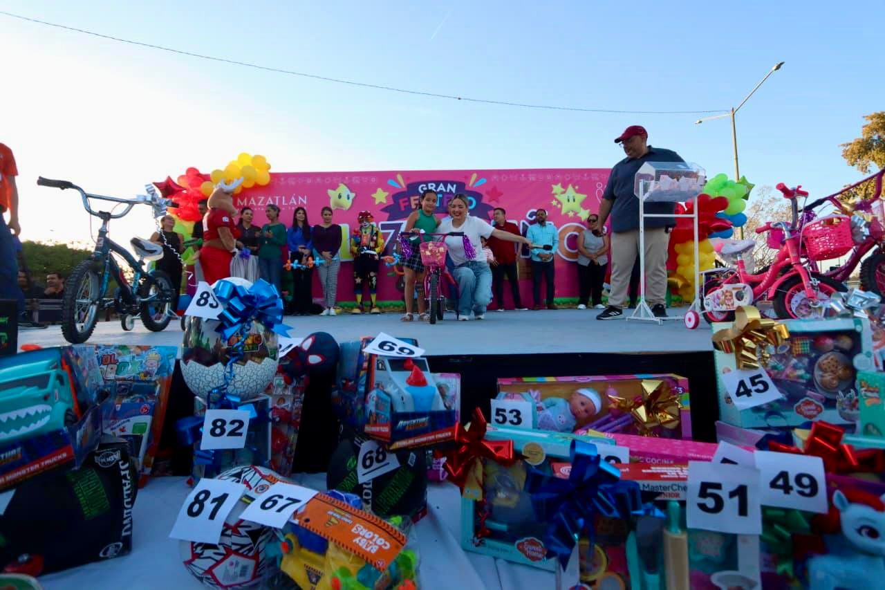 Celebran a los niños de Mazatlán en la colonia Francisco Villa