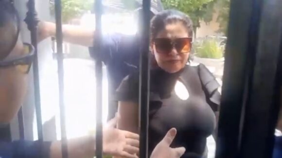 Sigue el conflicto en Mocorito; Guerreros Azules toman DIF e intercambian palabras con la directora