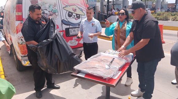 ¡Les llevan comida y bebidas! Restaurante Chinaloa se solidariza con productores manifestantes en la caseta de Cuatro Caminos en Guasave