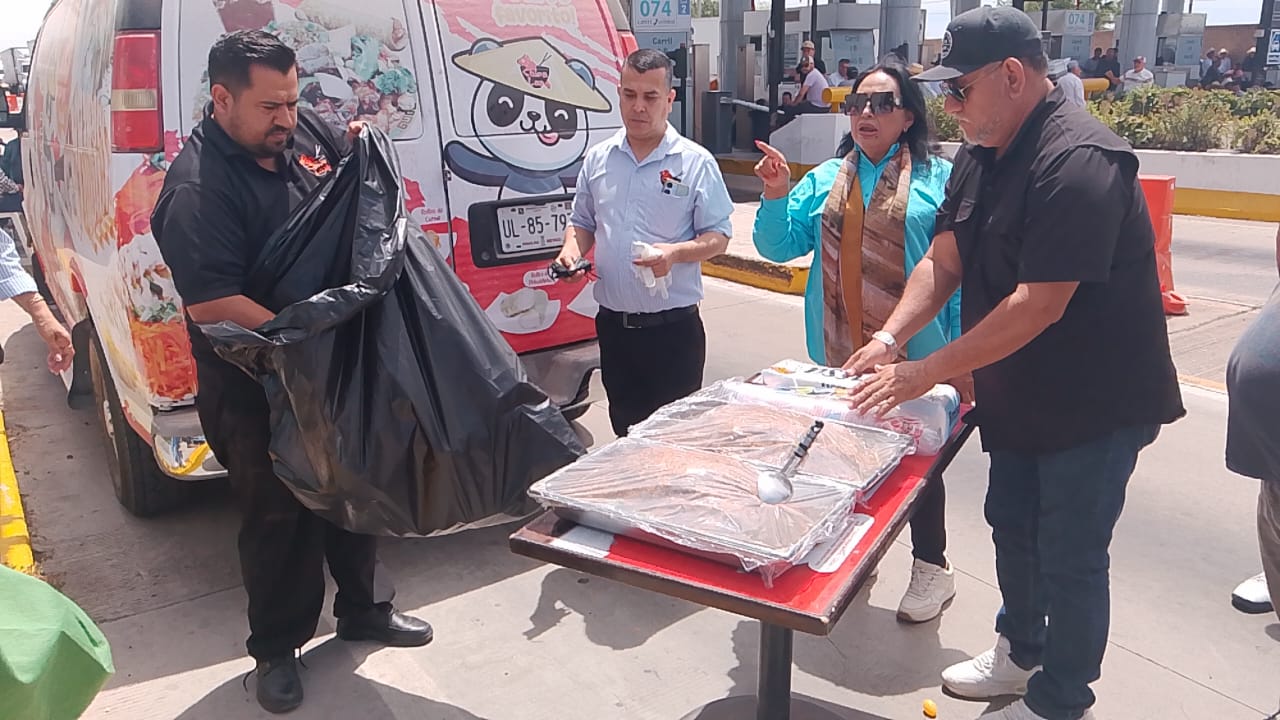 Chinaloa lleva comida a prodcutores manifestantes de Cuatro Caminos