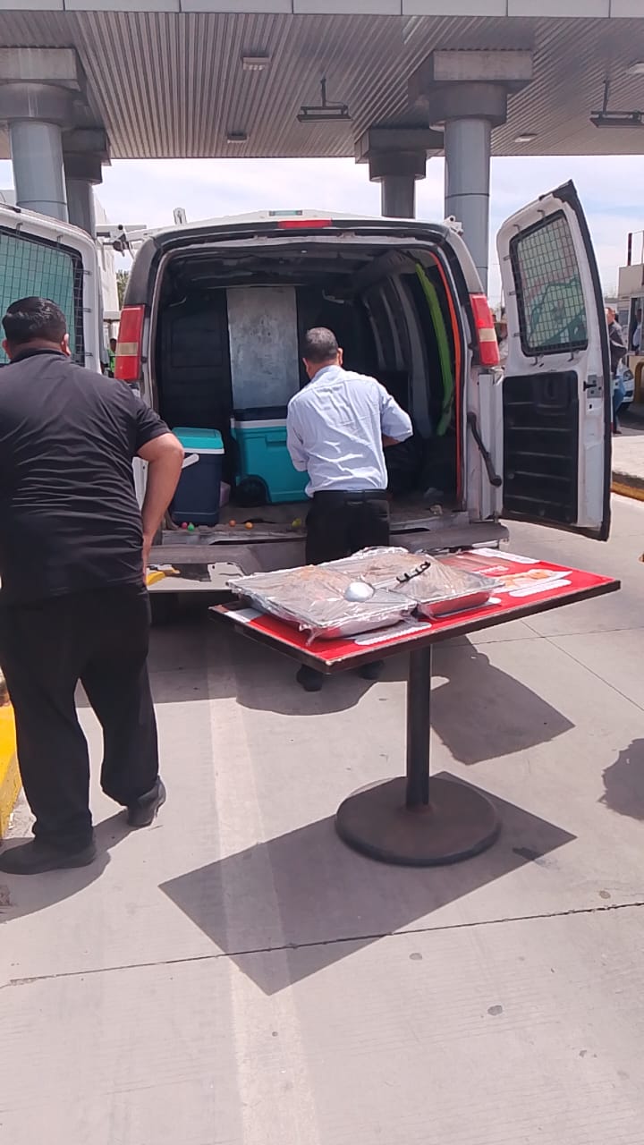 Chinaloa lleva comida a prodcutores manifestantes de Cuatro Caminos