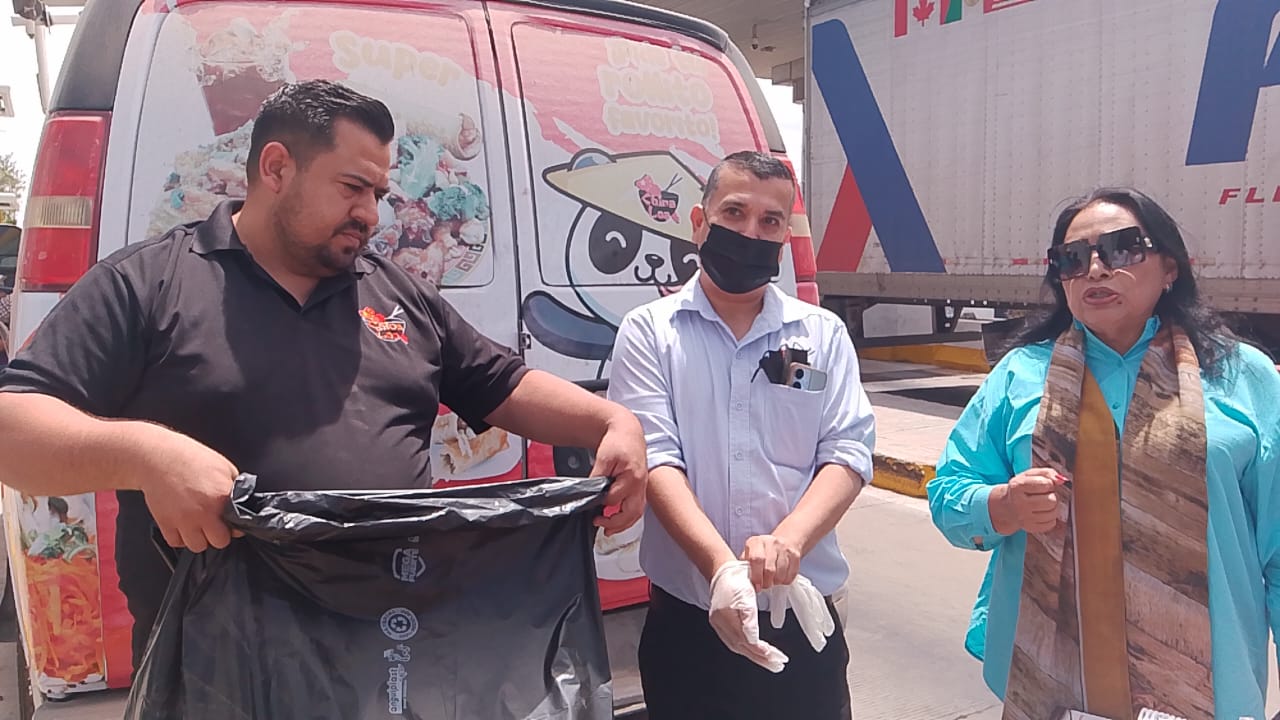 Chinaloa lleva comida a prodcutores manifestantes de Cuatro Caminos