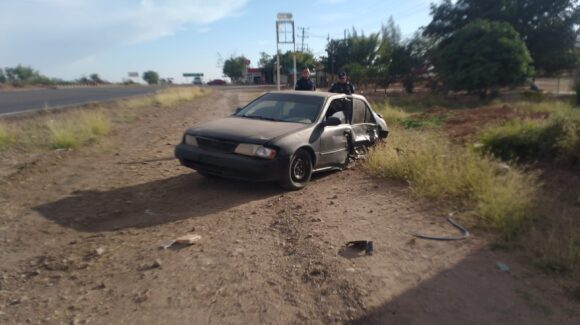 Choque entre dos vehículos en la carretera Guamúchil–Angostura, en Sinaloa, deja solo daños materiales