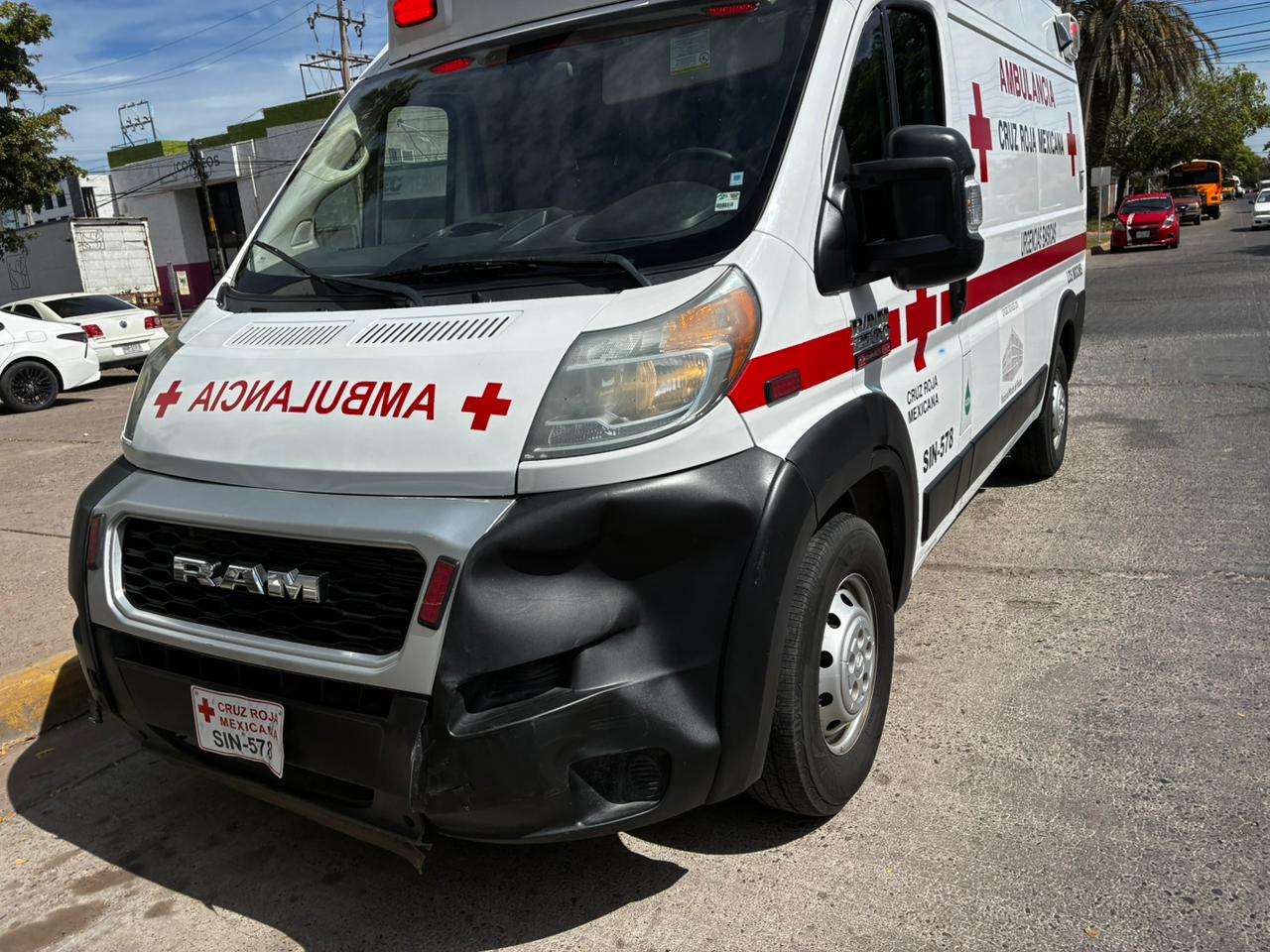 Choque ambulancia y vagoneta en Los Mochis