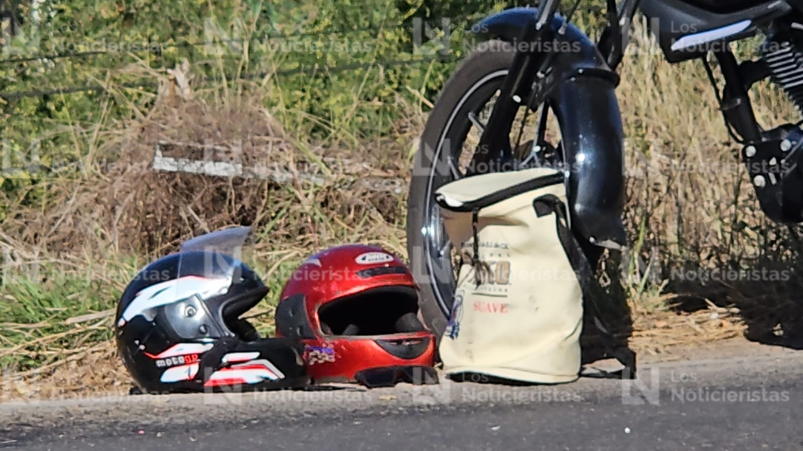 Choque entre auto y moto deja una mujer lesionada en El Salado, Culiacán