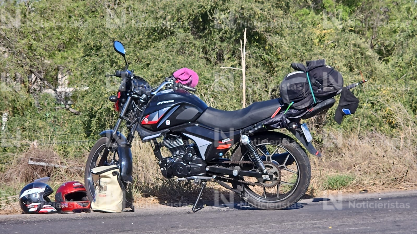 Choque entre auto y moto deja una mujer lesionada en El Salado, Culiacán