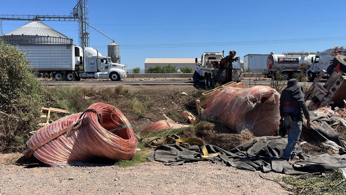 choque tipo volcadura en guasave lugar