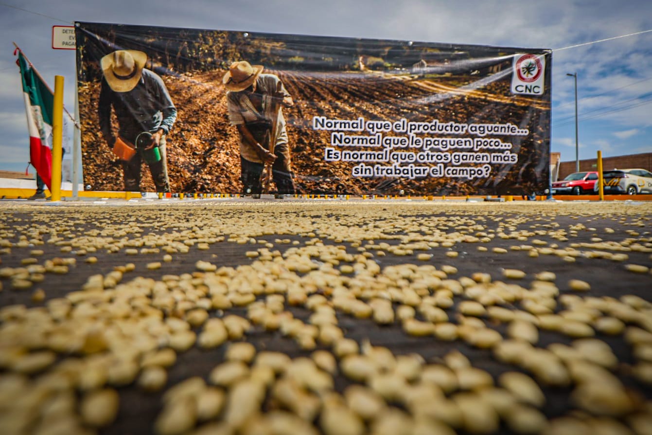 productores mantienen tomadas y semibloqueadas algunas casetas en sinaloa