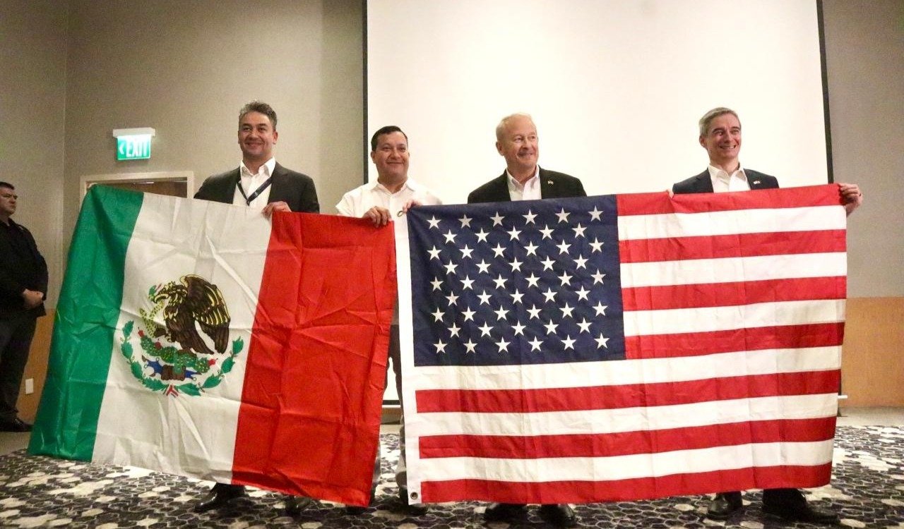 Ceremonia de colocación de la primera piedra de Mexinol