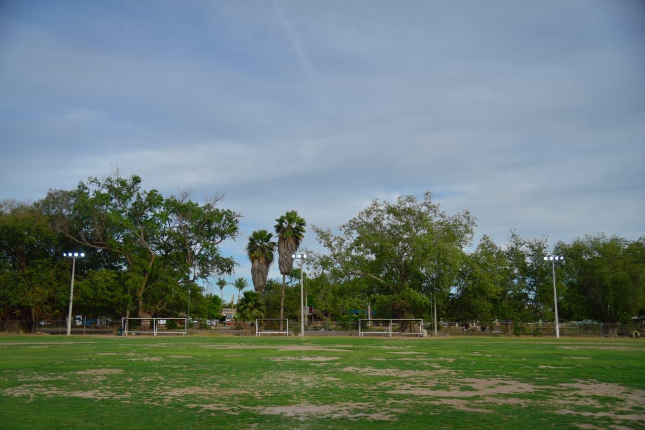 Colocan alumbrado en espacios deportivos de Ahome