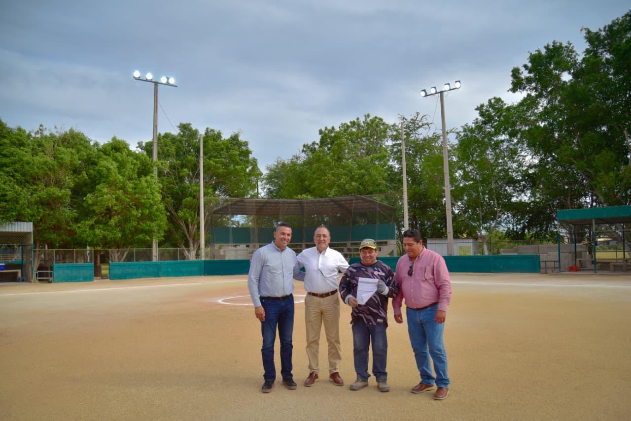 Colocan alumbrado en espacios deportivos de Ahome