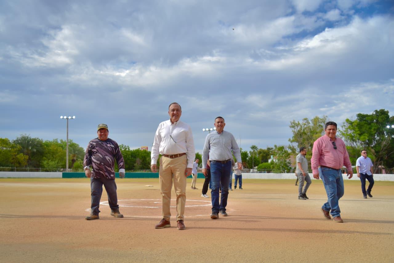 Colocan alumbrado en espacios deportivos de Ahome