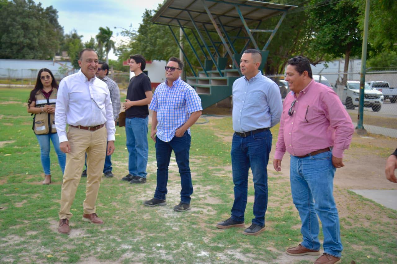 Colocan alumbrado en espacios deportivos de Ahome