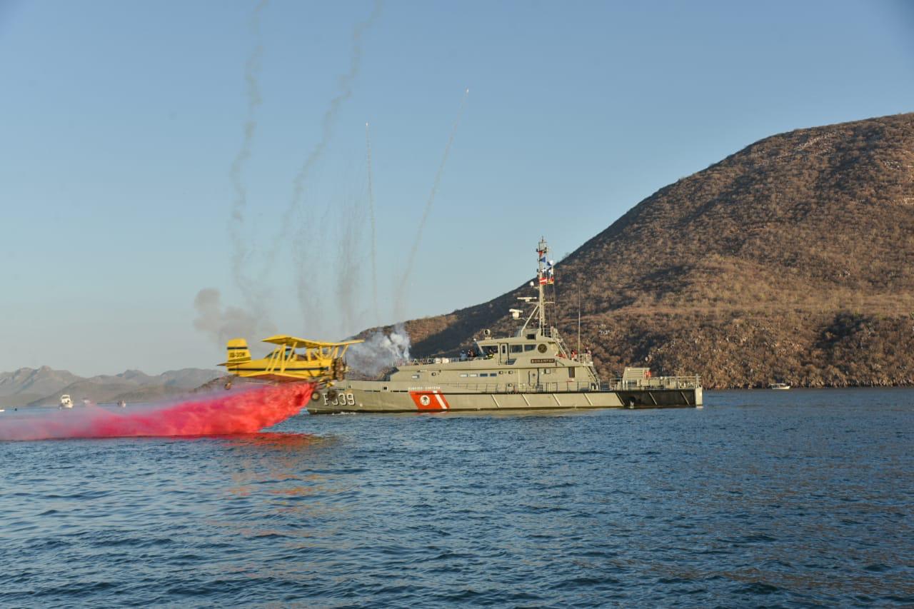 Recrean combate naval en el puerto de Topolobampo