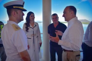 Recrean combate naval en el puerto de Topolobampo