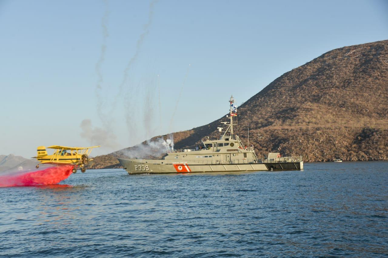 Recrean combate naval en el puerto de Topolobampo