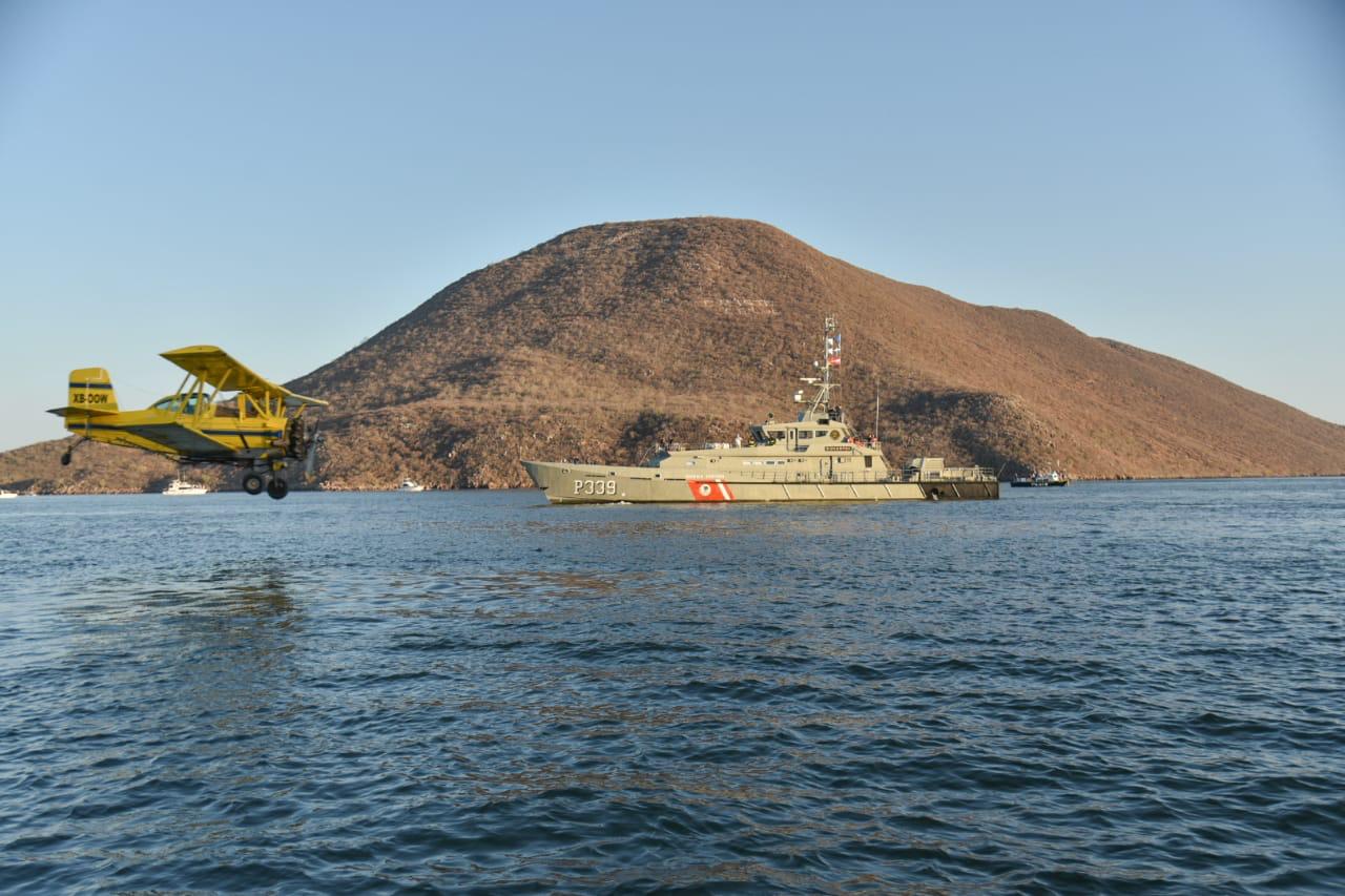 Recrean combate naval en el puerto de Topolobampo