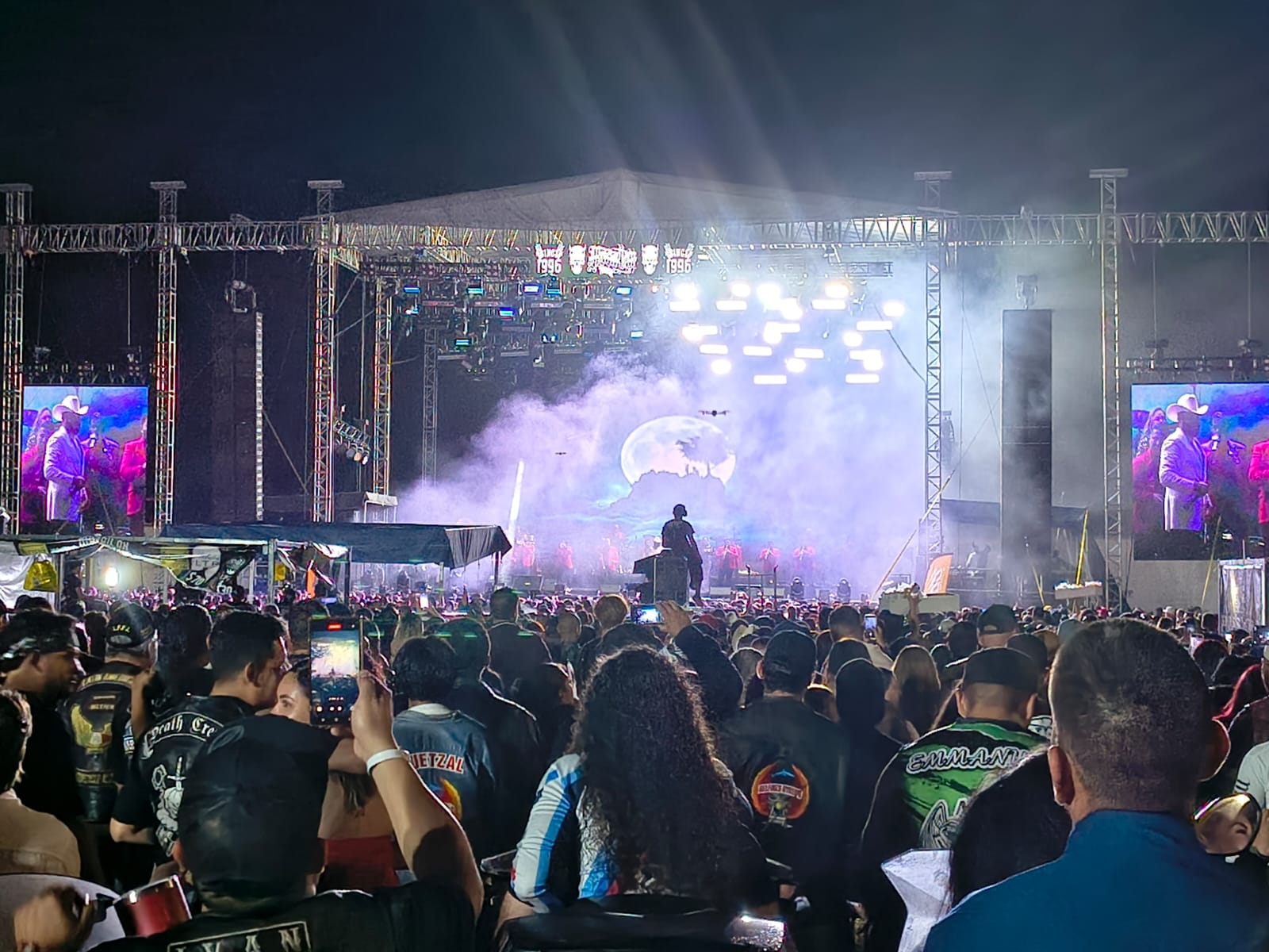 Lleno total en la Semana de la Moto durante concierto