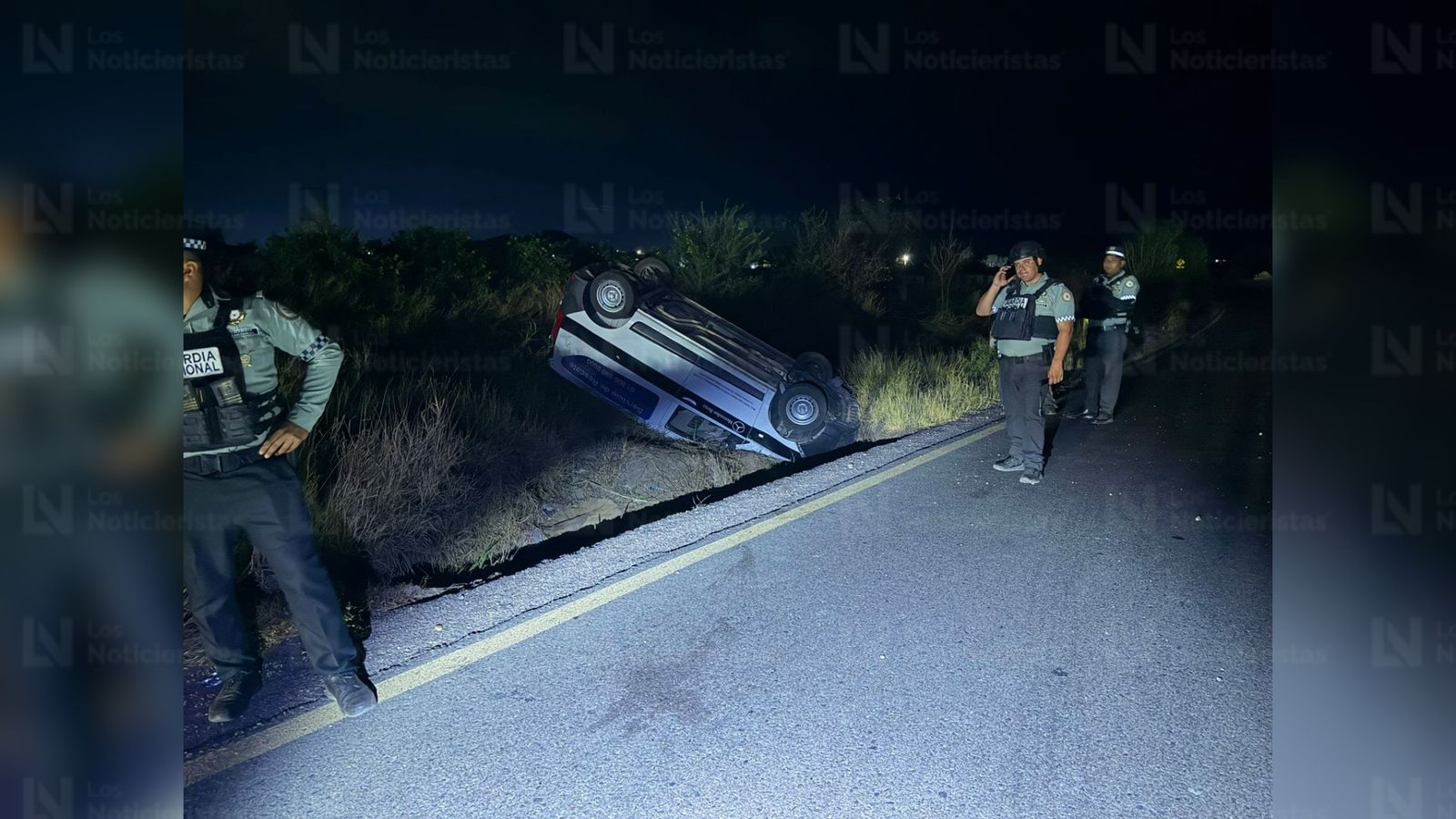 Conductor de vagoneta vuelca en inmediaciones de Nuevo San Miguel, Ahome