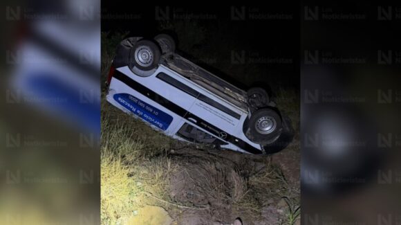 Conductor de vagoneta vuelca en la México 15, en las inmediaciones de Nuevo San Miguel, Ahome