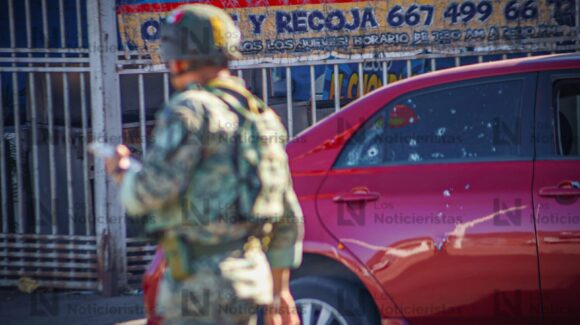 Era trabajador del IMSS: Identifican al hombre ejecutado a bordo de un vehículo sobre la avenida Patria al sur de Culiacán