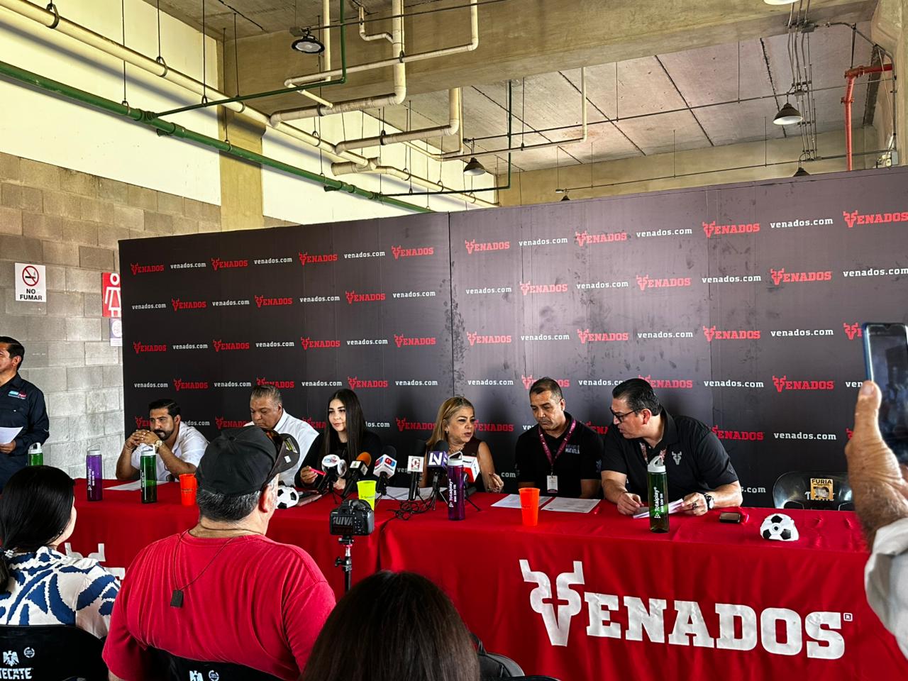 Conferencia de prensa de la Carrera Pedestre Saúl Guevara Nava en Mazatlán