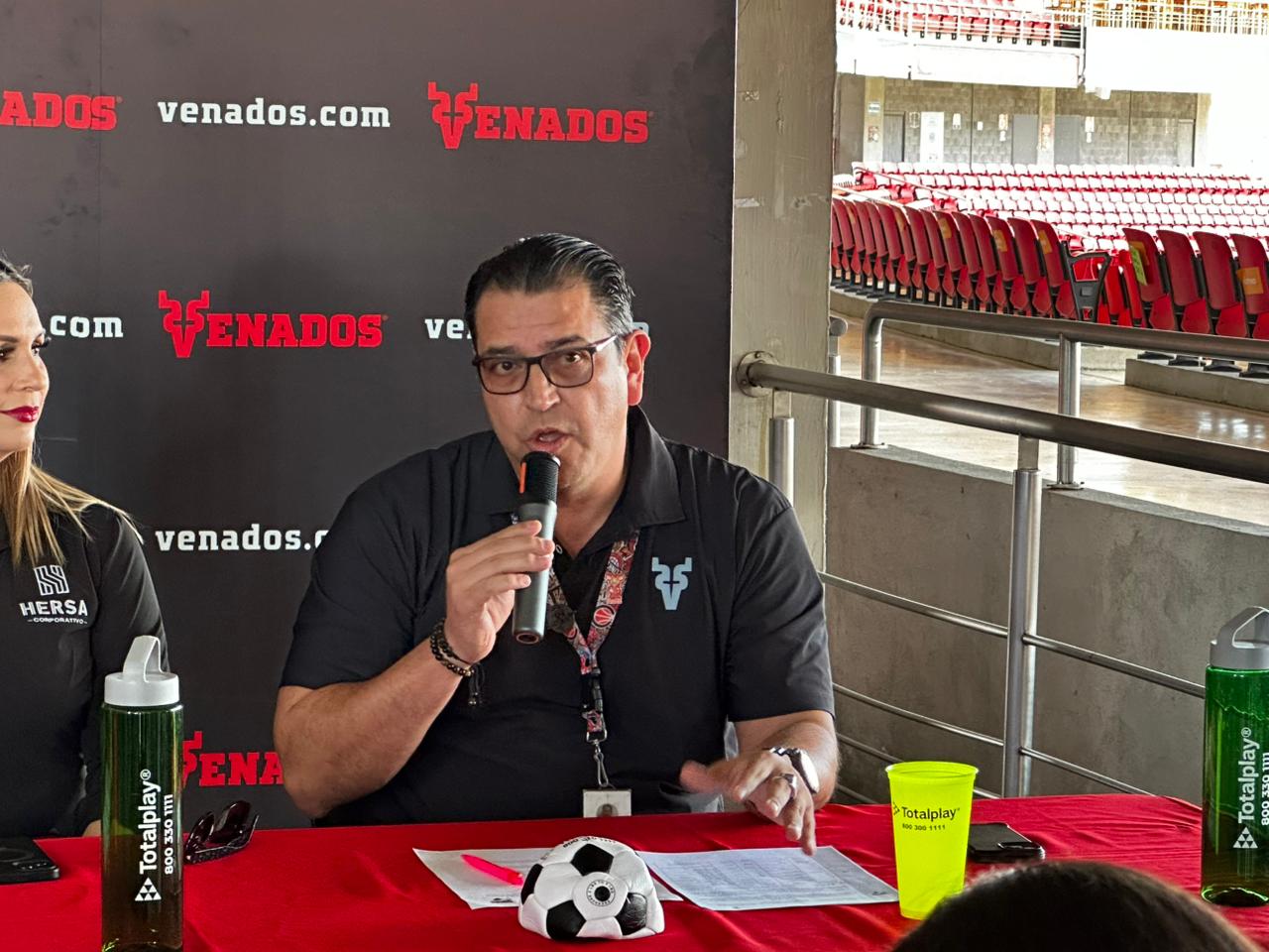 Conferencia de prensa de la Carrera Pedestre Saúl Guevara Nava en Mazatlán
