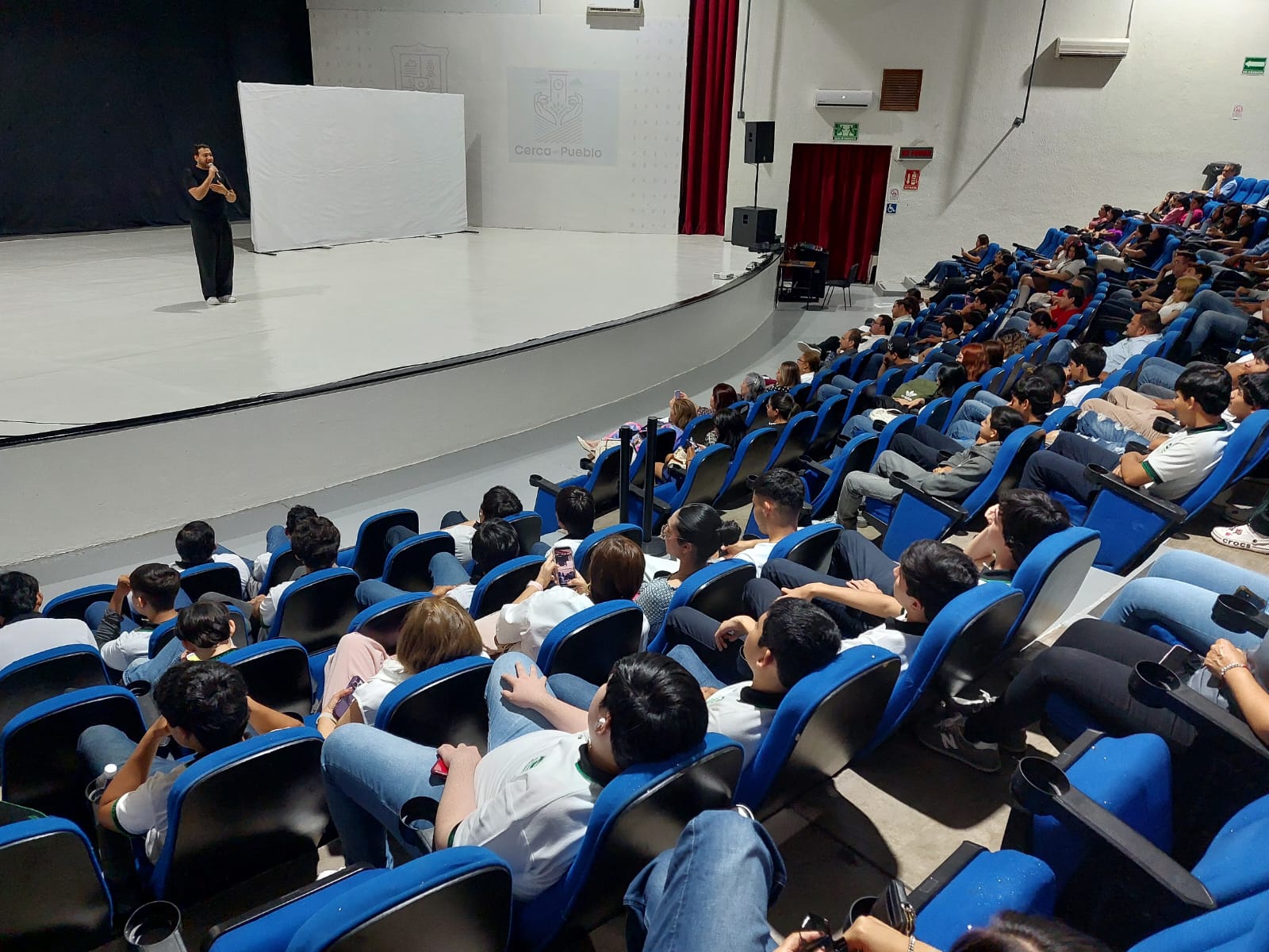 Conferencia "Entiéndelo, conéctate y véndelo" en Salvador Alvarado