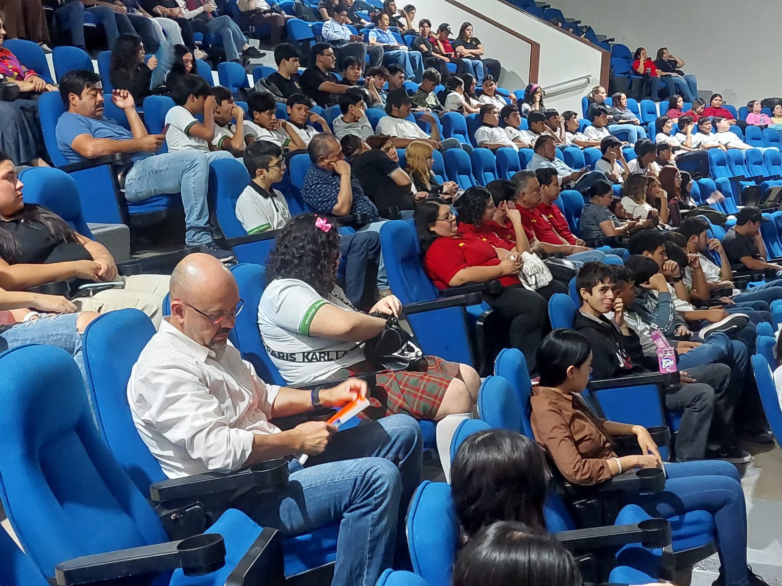 Conferencia "Entiéndelo, conéctate y véndelo" en Salvador Alvarado