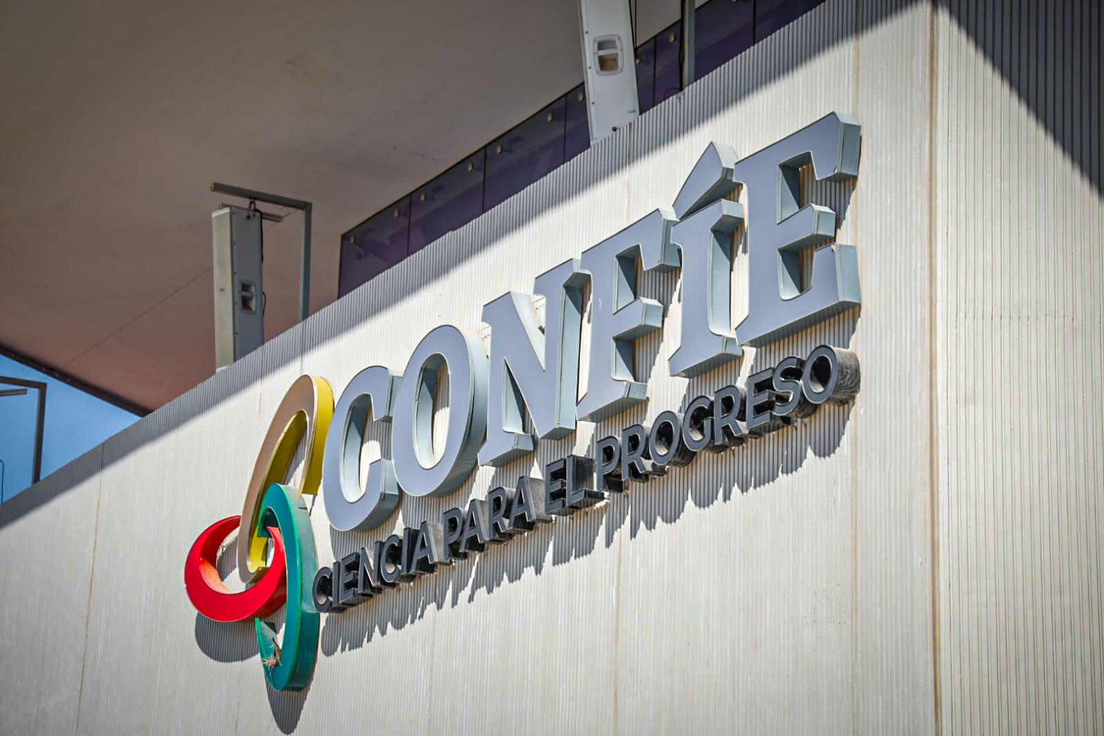 Trabajadores del Centro de Ciencias y CONFÍE realizan paro de labores, exigen incremento en pago de prestaciones