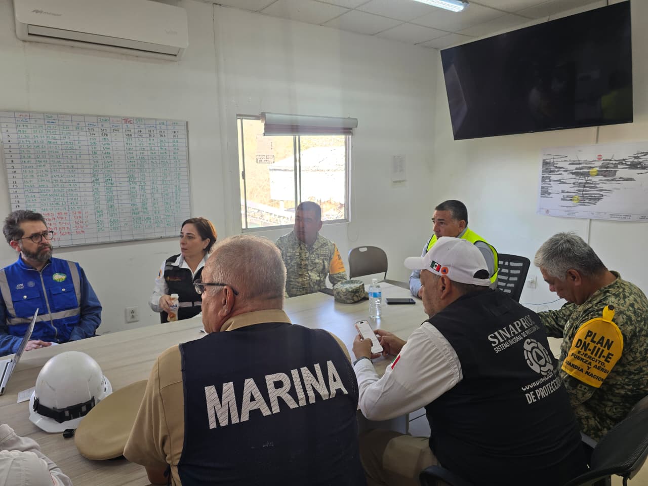 Continúan labores de rescate de los tres mineros en El Rosario