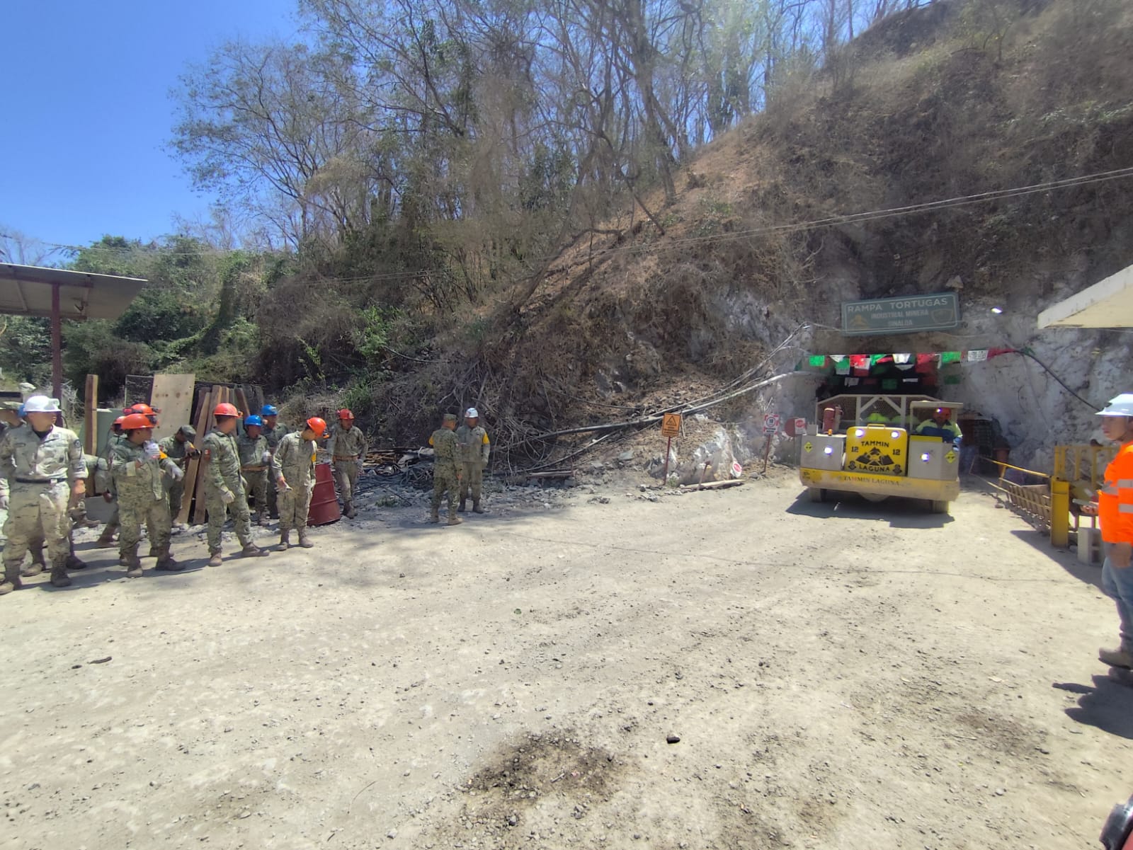 Continúan labores de rescate de los tres mineros en El Rosario