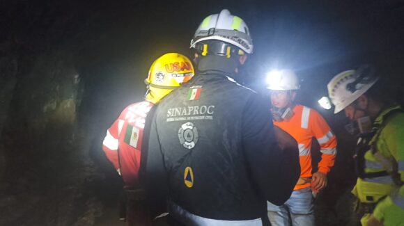 Continúan labores de rescate de los tres mineros en El Rosario, Sinaloa; se construyen barreras para avanzar hacia ellos
