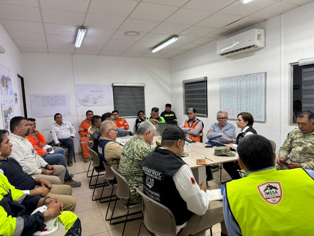 Continúan labores de rescate de los tres mineros en El Rosario