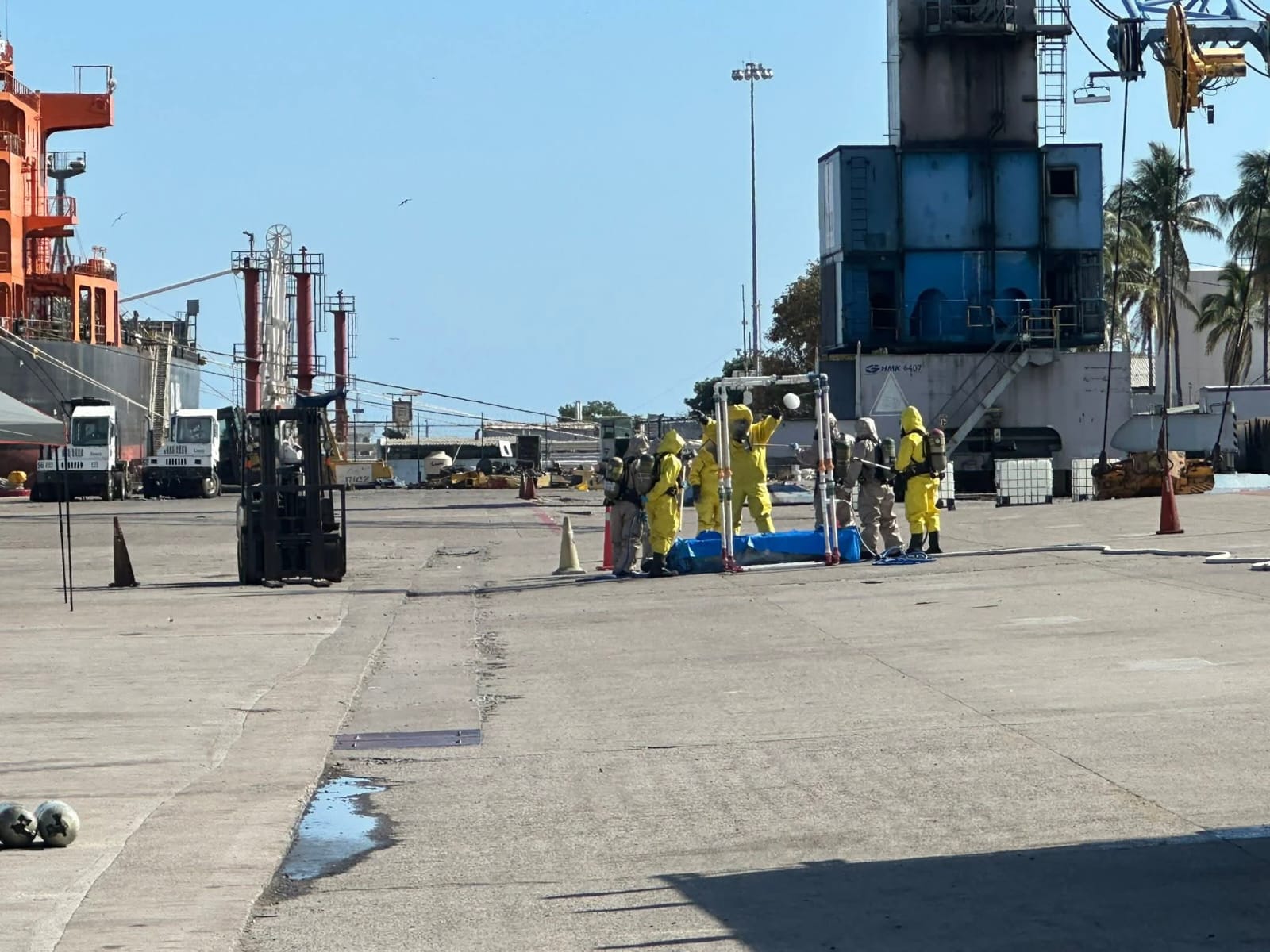Bomberos controlan derrame de un material peligroso en Mazatlán