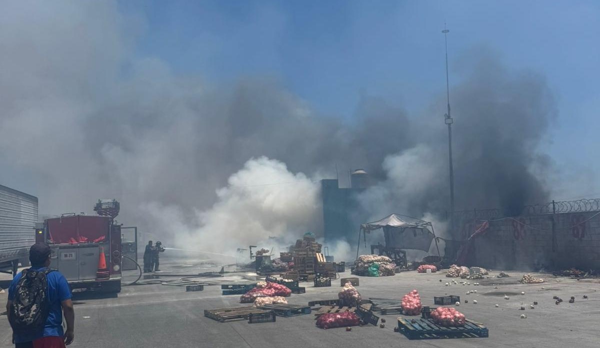 Controlan incendio en bodega de Mazatlán