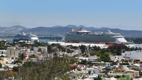 Mazatlán recibe doble arribo de cruceros con más de 5 mil visitantes en un solo día