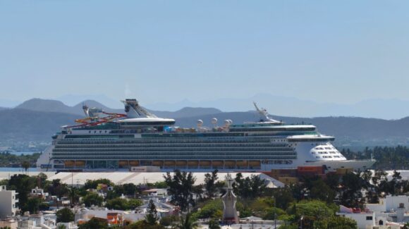 Mazatlán, Sinaloa suma 55 cruceros en 2026; Navigator of the Seas arriba con más de 5 mil visitantes